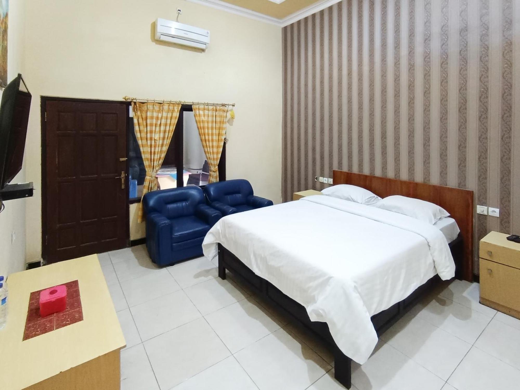 Gita Puri Redpartner Blitar Hotel Exterior photo