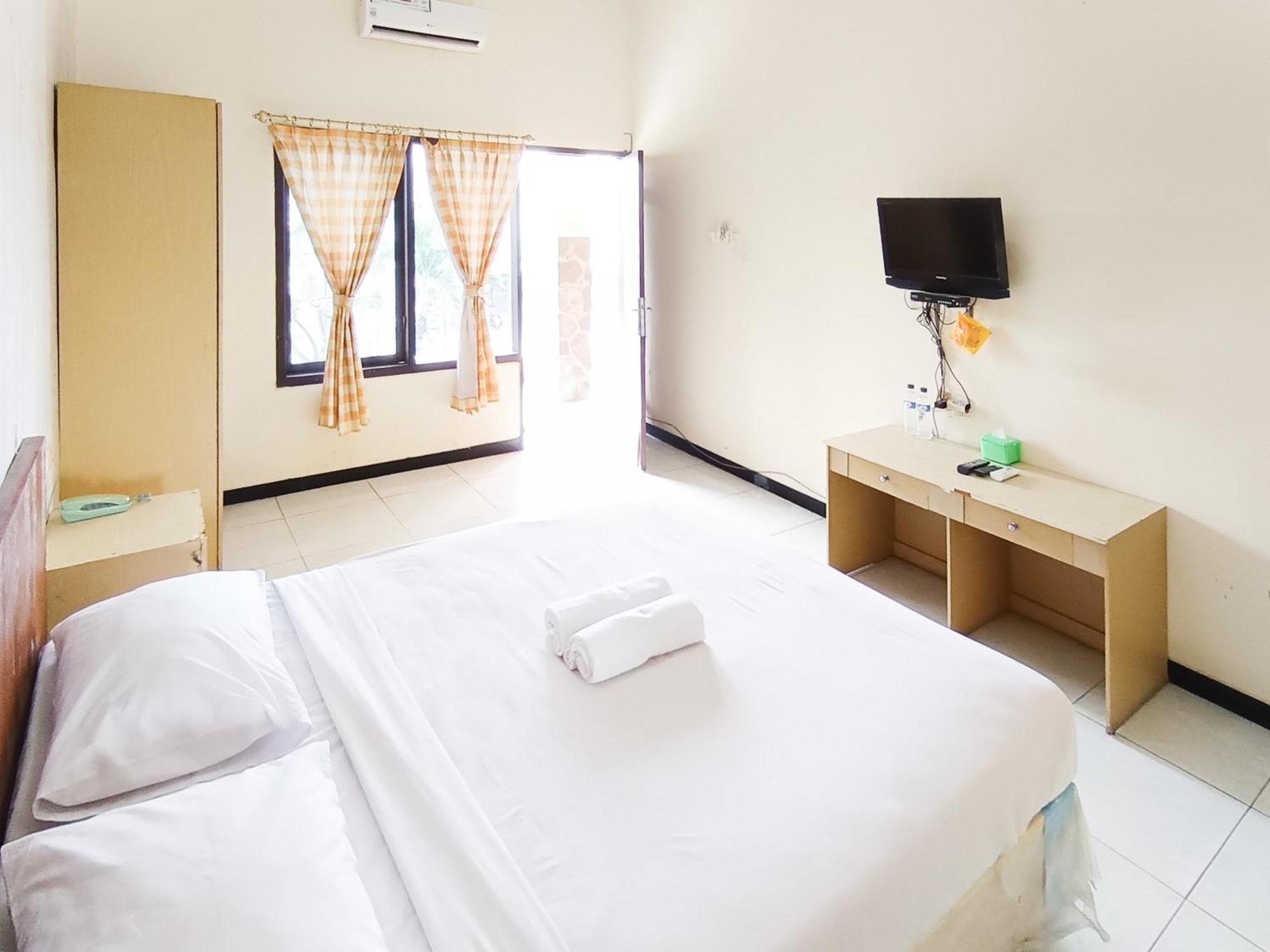 Gita Puri Redpartner Blitar Hotel Exterior photo