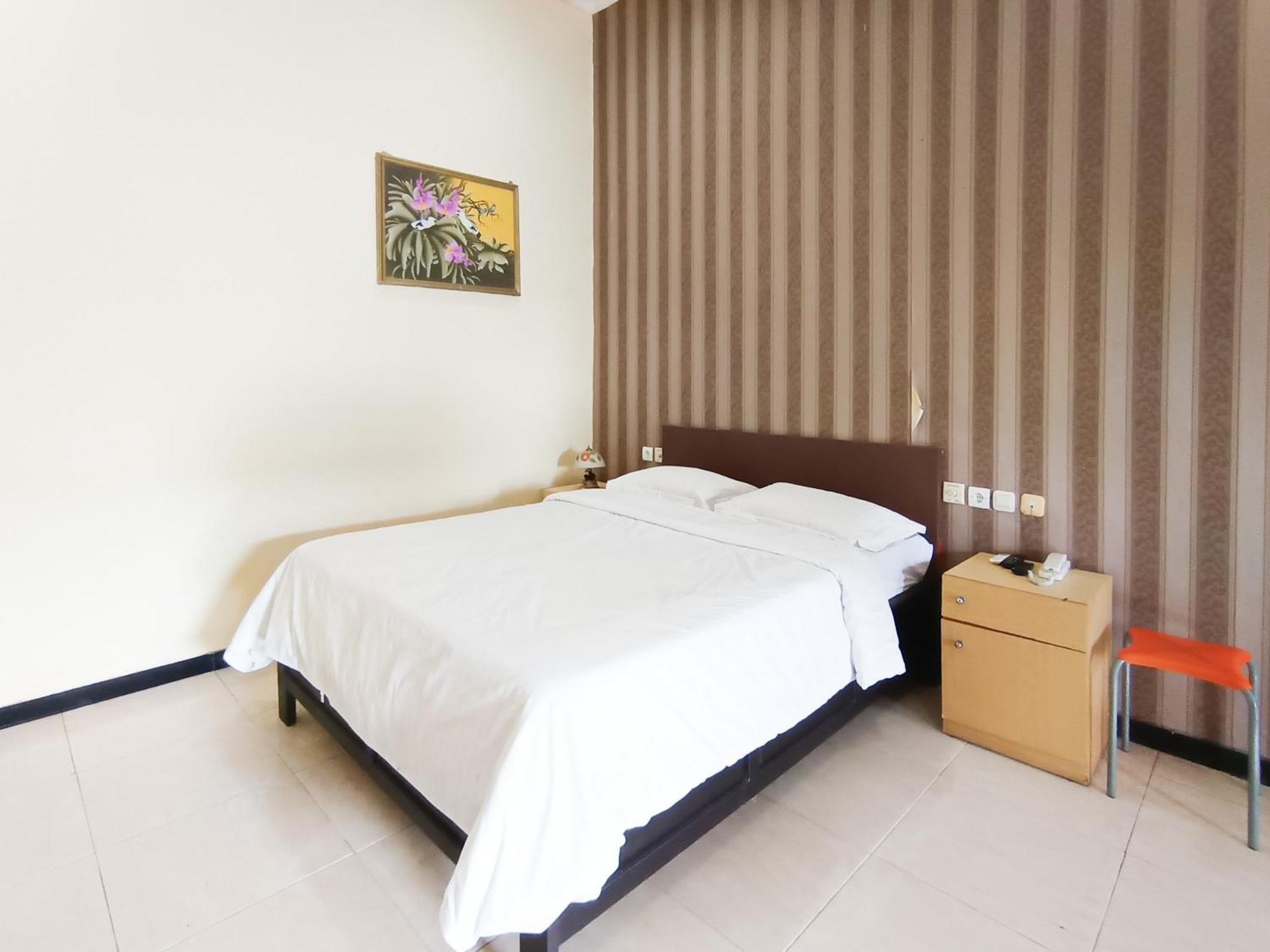 Gita Puri Redpartner Blitar Hotel Exterior photo