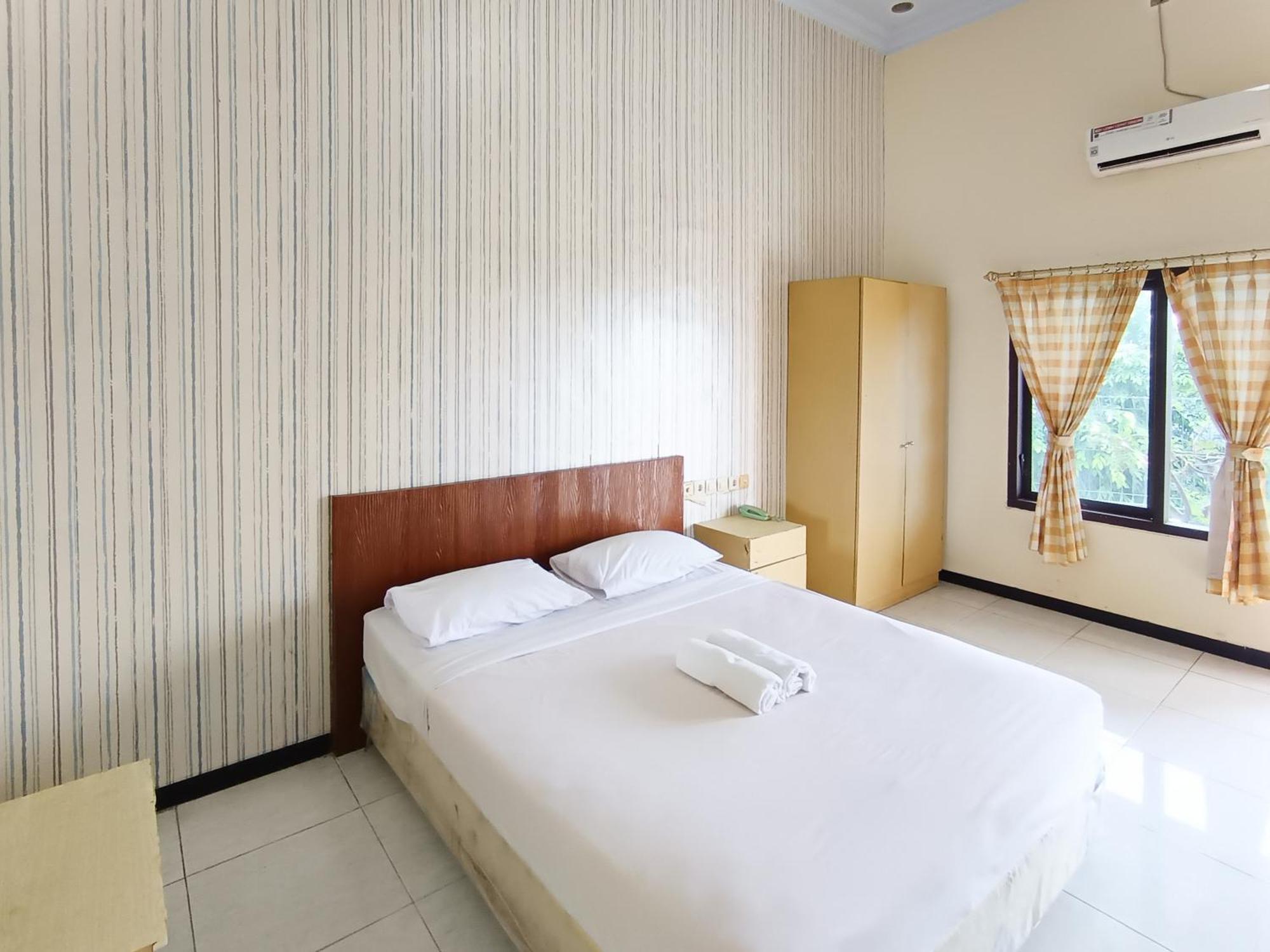 Gita Puri Redpartner Blitar Hotel Exterior photo