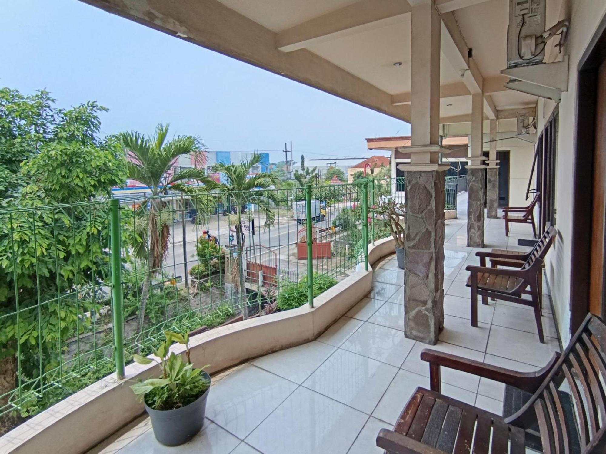 Gita Puri Redpartner Blitar Hotel Exterior photo