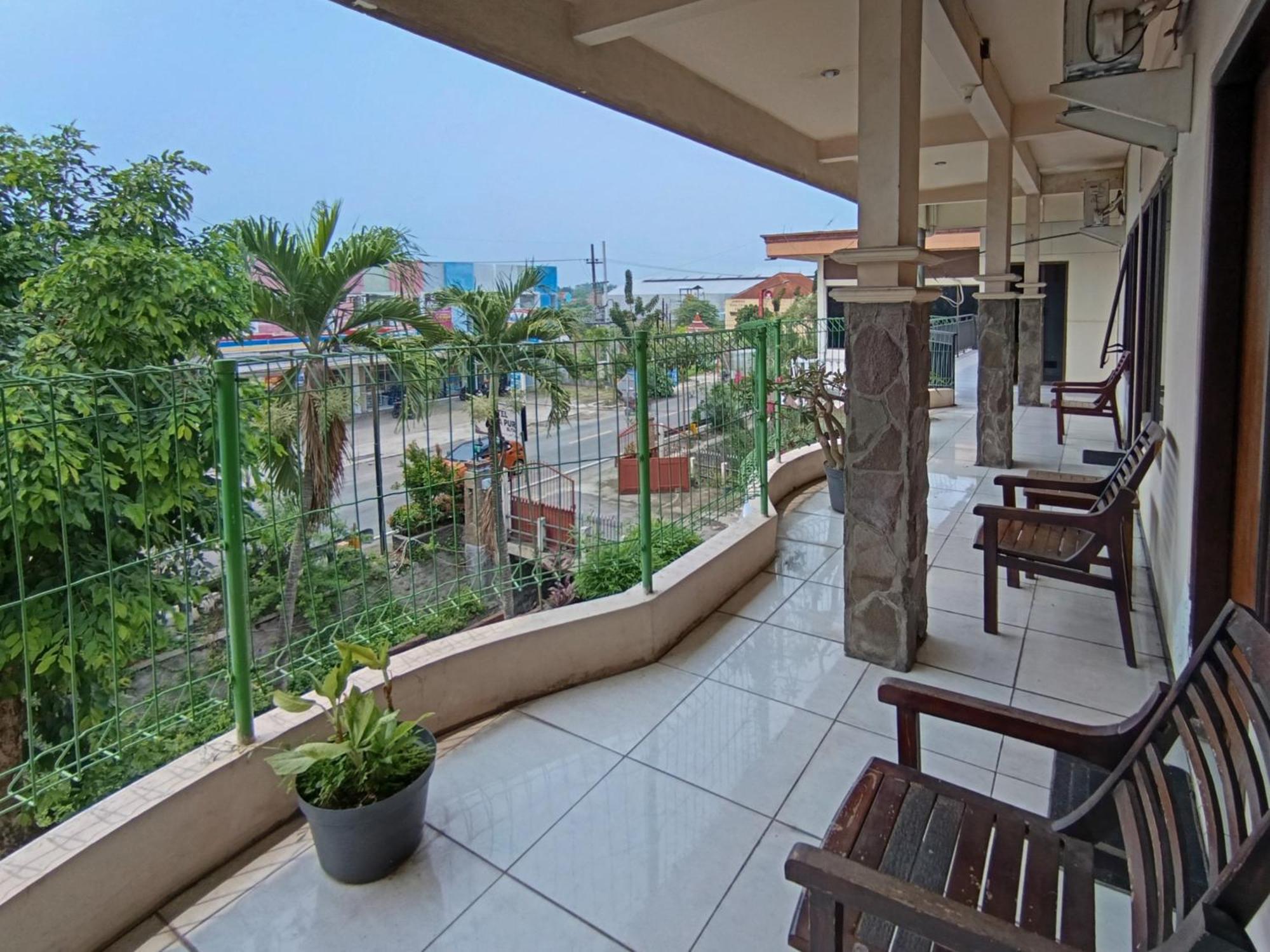 Gita Puri Redpartner Blitar Hotel Exterior photo